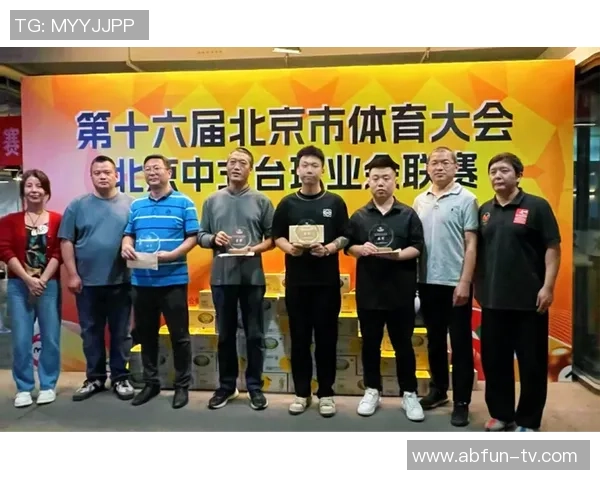 激情四溢的业余足球赛在北京拉开帷幕各路球员齐聚一堂展现风采